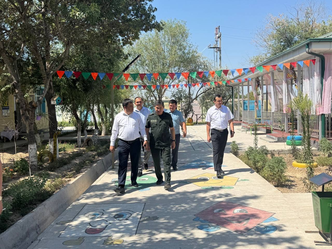 Maktabgacha va maktab ta’limi vaziri birinchi o‘rinbosari Sh.Karimov Sirdaryo viloyatidagi maktabgacha ta’lim tashkilotlari faoliyatini o‘rganmoqda.